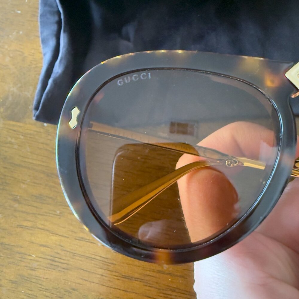 Authentic Gucci Elegant Tortoise Shell Sunglasses… - image 7